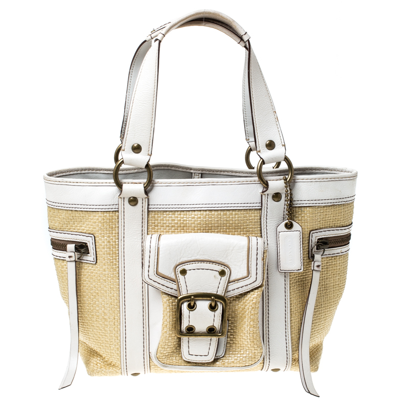 This Coach handbag boasts of style and luxury. Look trendy by adorning this beautiful straw and leather bag that comes with side zip pockets and a front pocket. Lined with fabric this bag is just about perfect for the essentials and can be carried using the two handles.
