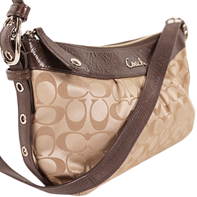 

Coach Beige Signature Canvas Shoulder bag