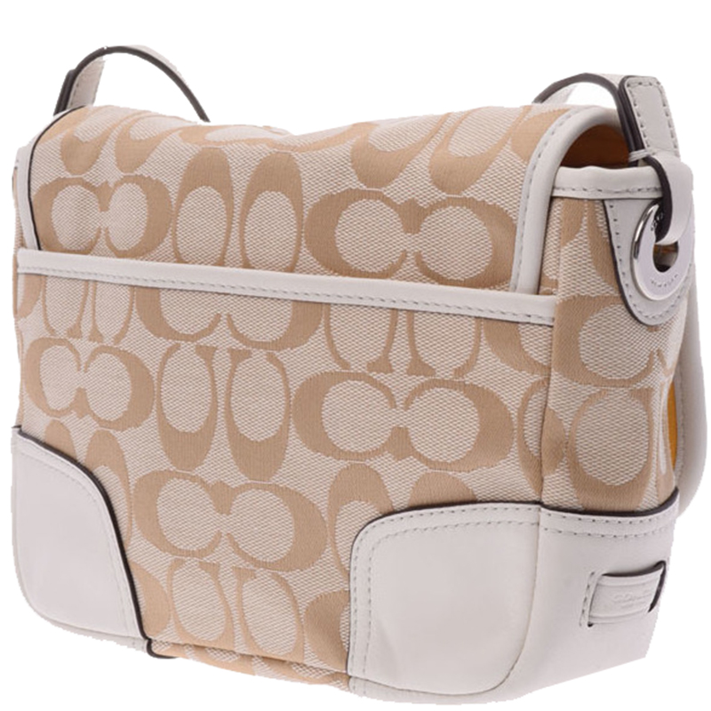 

Coach White/Beige Signature Canvas And Leather Hadley Shoulder Bag