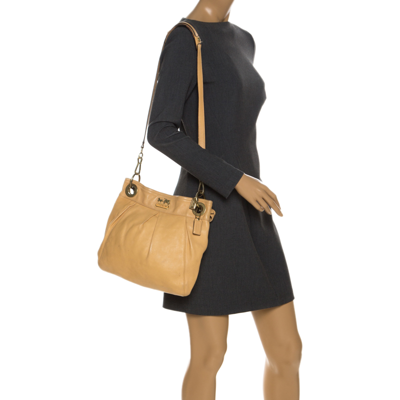 

Coach Cream Leather Pleated Hobo