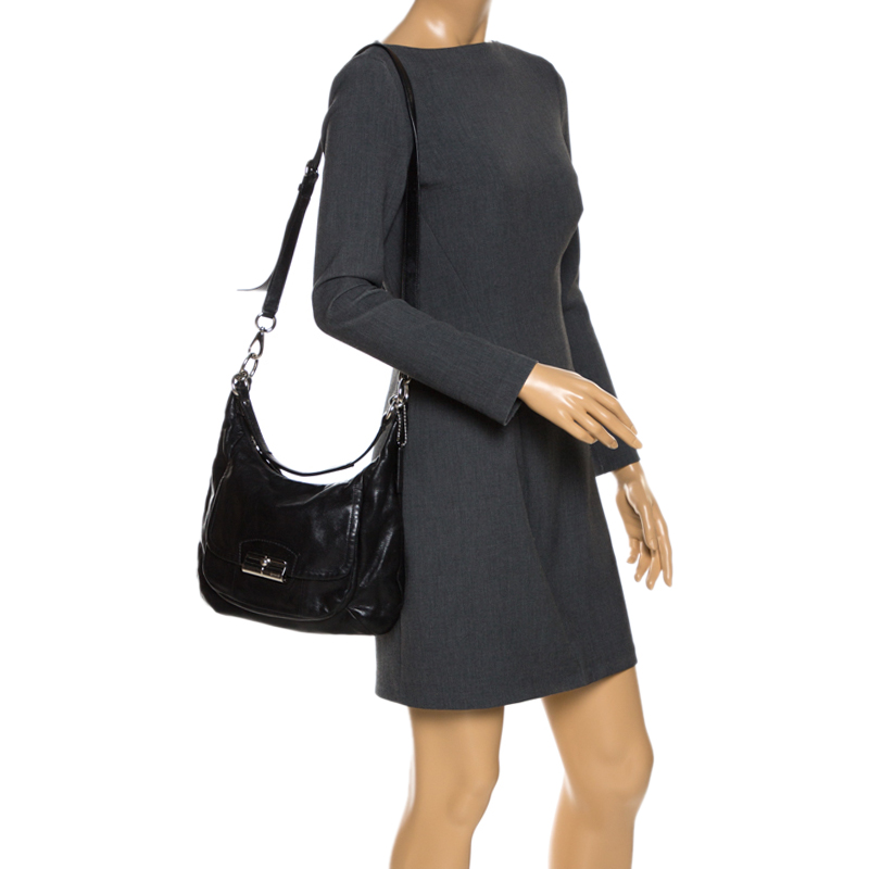 

Coach Black Leather Front Pocket w/Turn Lock Hobo