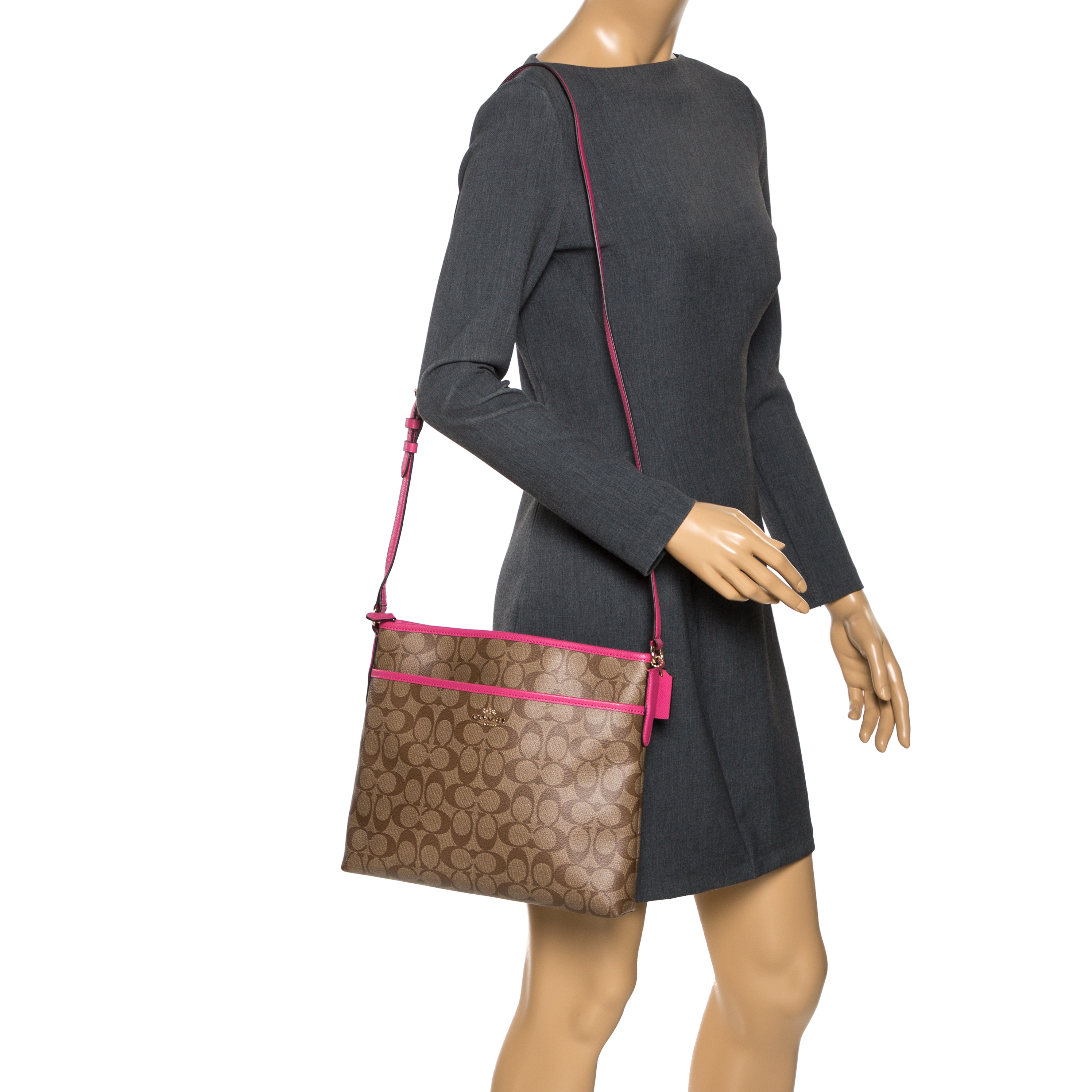 

Coach Beige/Pink Signature Coated Canvas Crossbody Bag