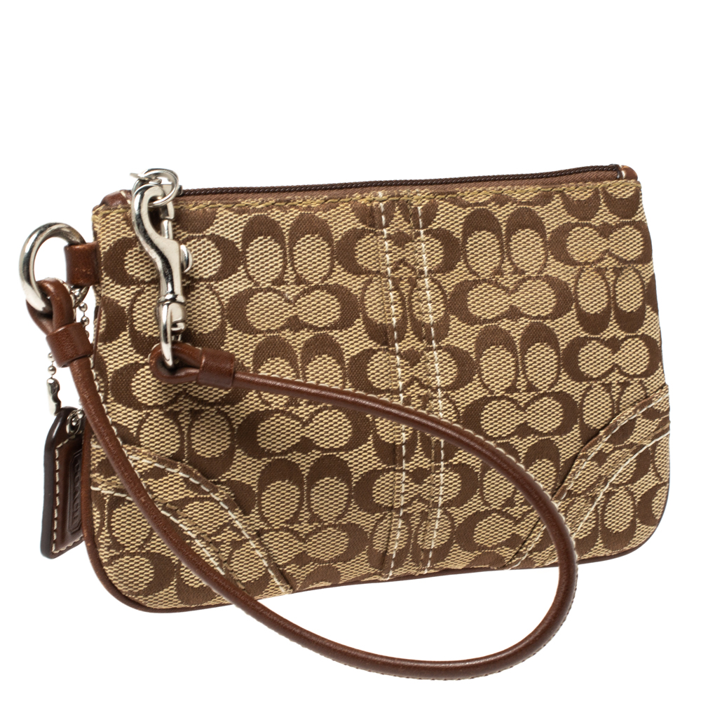Pre Owned Coach Brown/Beige Signature Canvas and Leather Wristlet Clutch