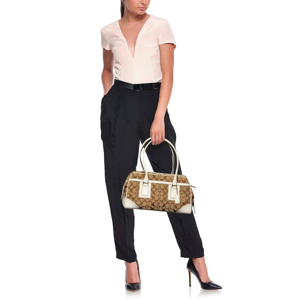 

Coach Beige/White Signature Canvas and Leather Satchel