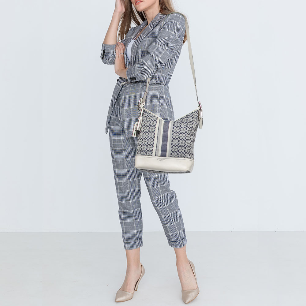

Coach Grey/White Signature Canvas And Leather Shoulder Bag