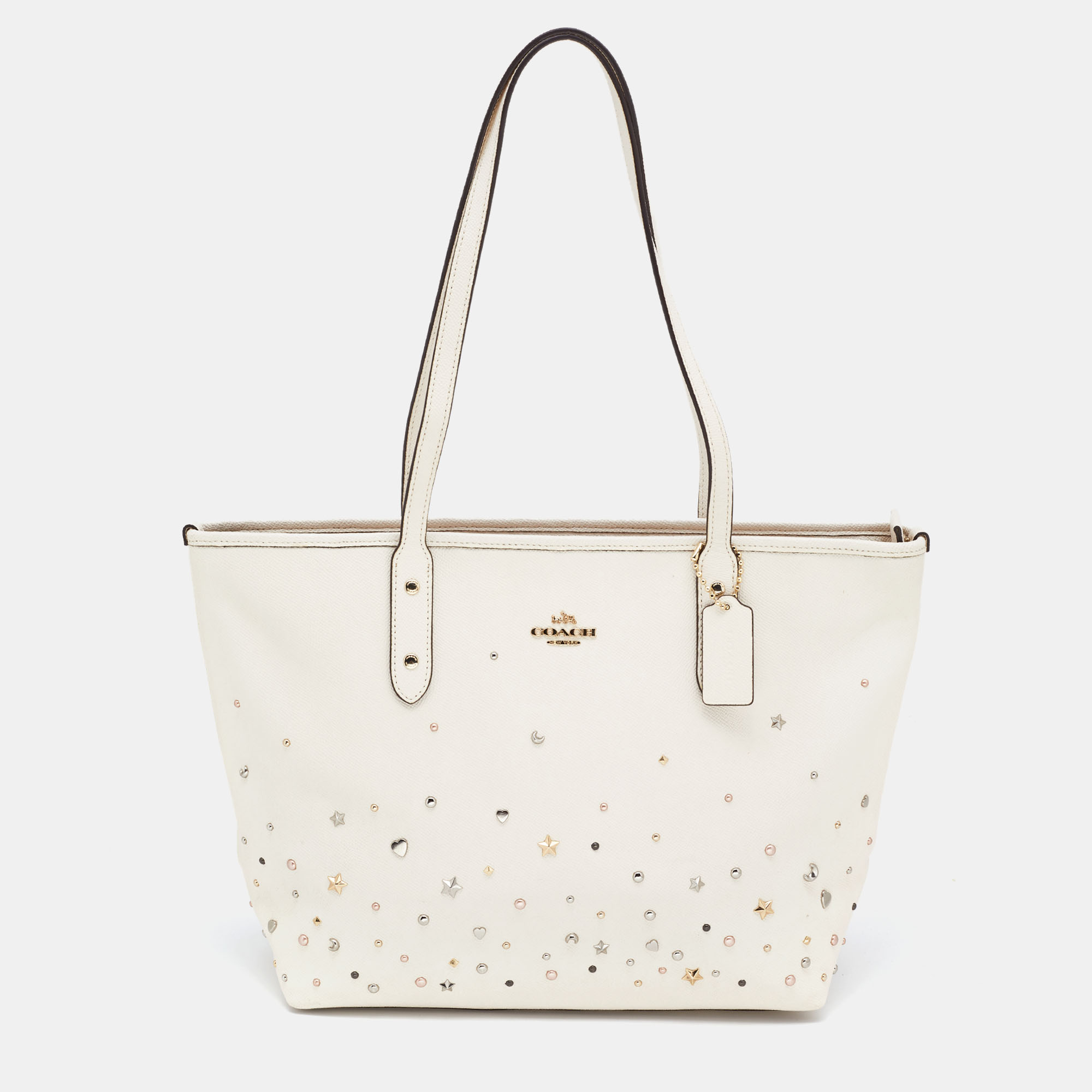 Be it your daily commute to work shopping sprees and vacations a tote bag will never fail you. This designer creation is made to last and assist you in your fashion filled days.