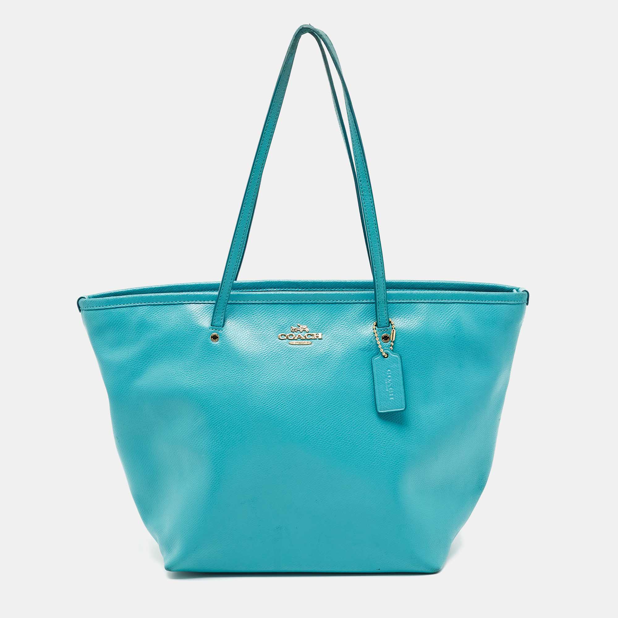 This Coach tote is an example of the brands fine designs that are skillfully crafted to project a classic charm. It is a functional creation with an elevating appeal.