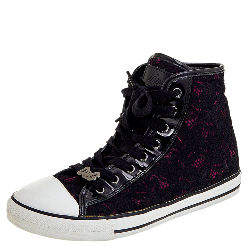 The House of D and G brings class and luxury to your outfit with these sneakers. They are made from black patent leather and lace into a high top silhouette. They flaunt lace up on the vamps black toned fittings and tough rubber soles. Get these sneakers today and update your designer collection