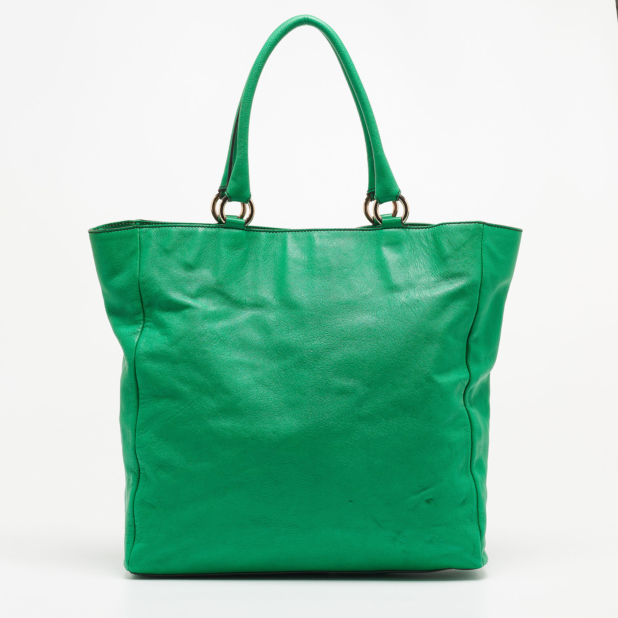 Be it your daily commute to work shopping sprees and vacations a tote bag will never fail you. This designer creation is made to last and assist you in your fashion filled days.