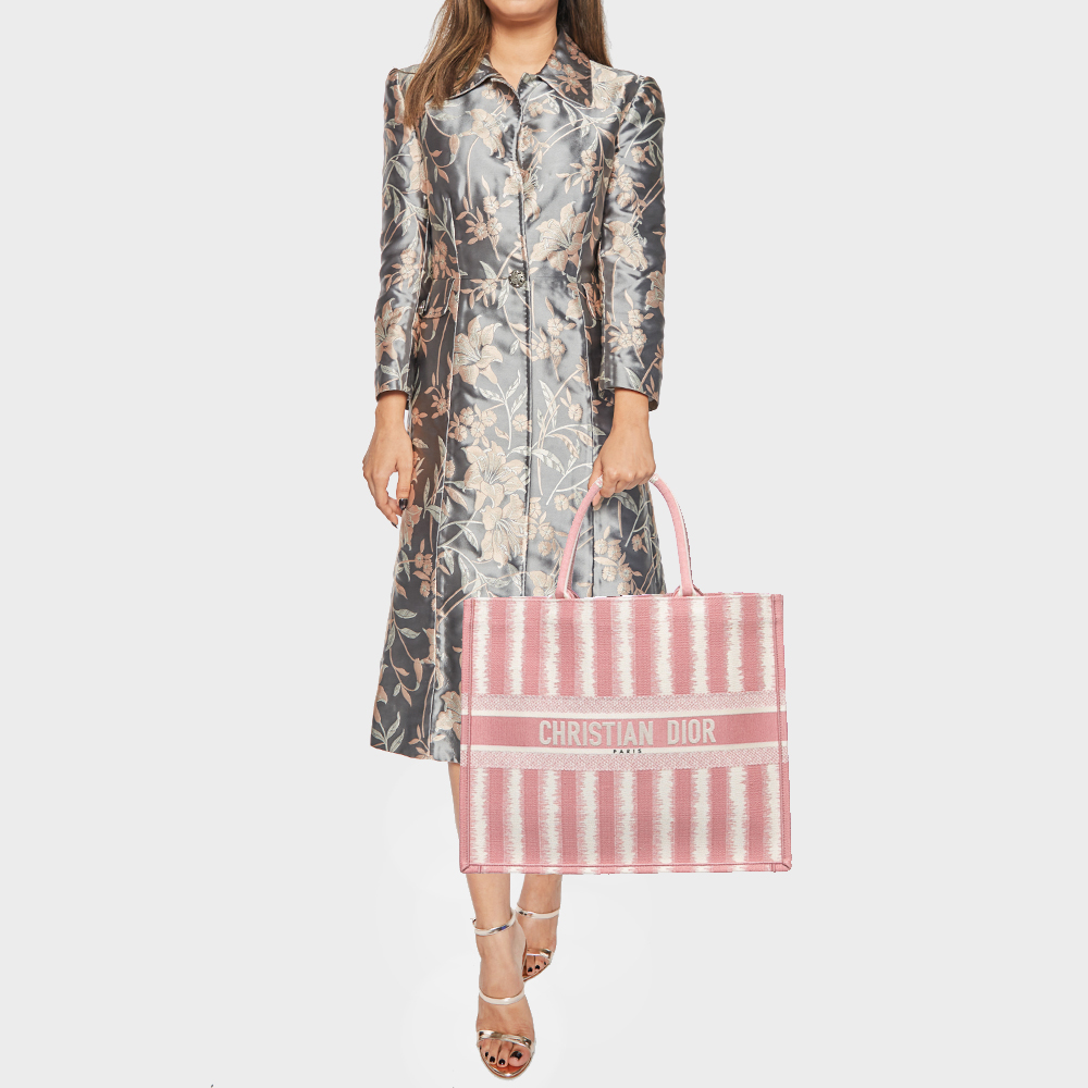 

Dior Pink/White Oblique Embroidery Canvas D-Stripe Book Tote