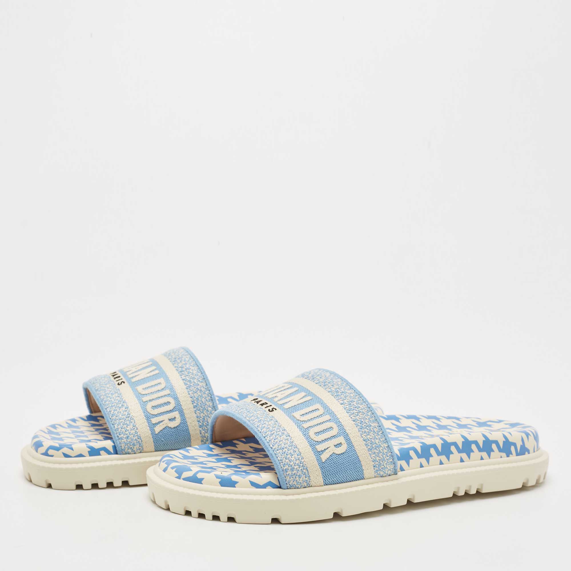 

Christian Dior Blue/White Embroidered Canvas Dway Flat Slides Size