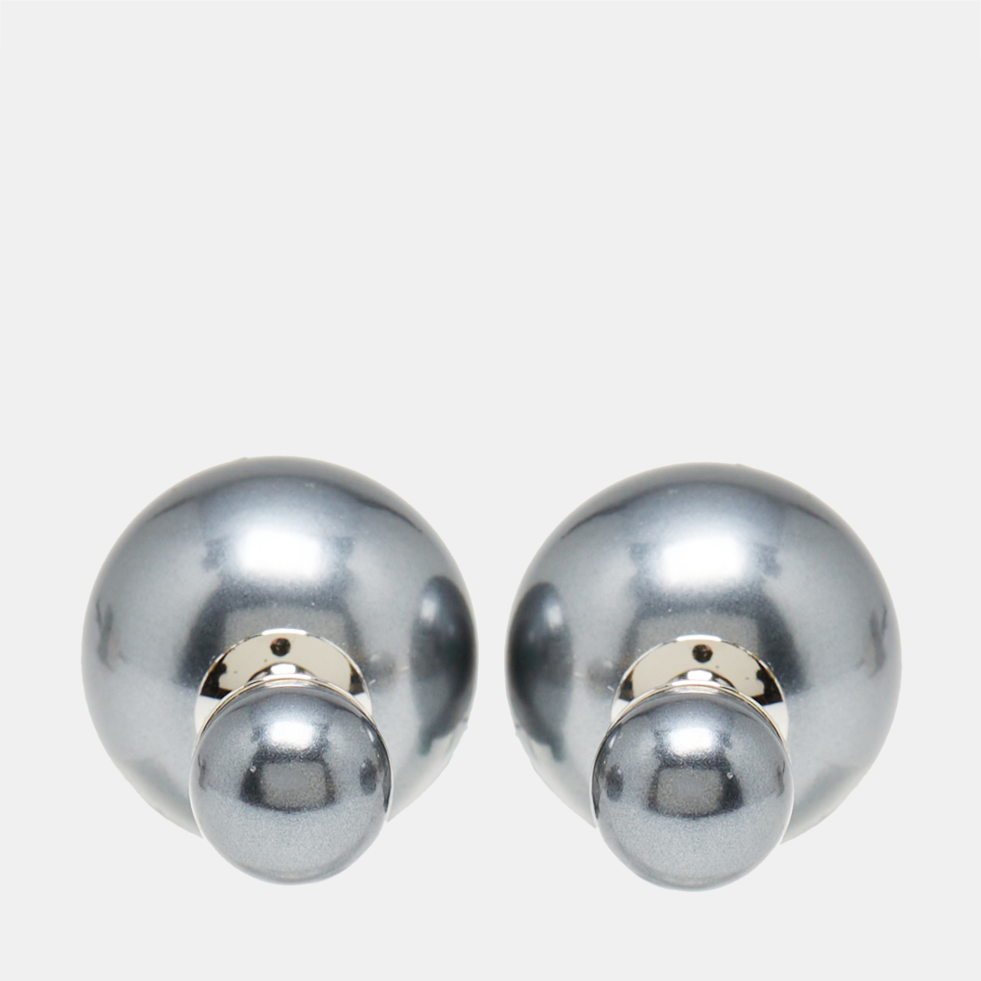 

Dior Mise en Dior Tribales Grey Faux Pearl Silver Tone Stud Earrings