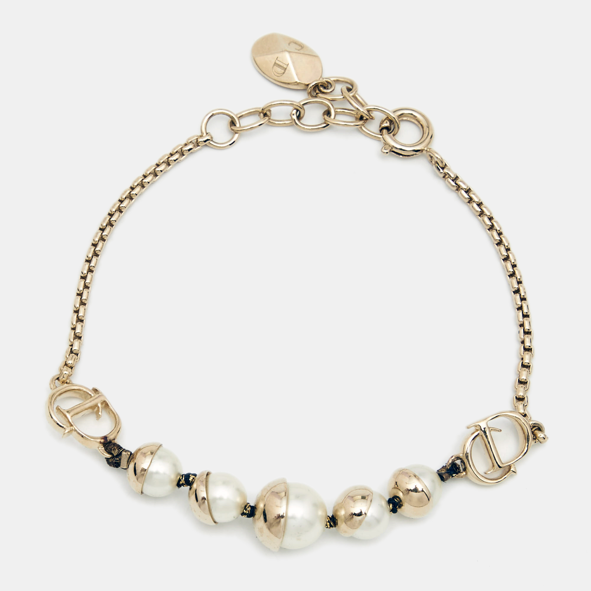 Click to view more detailed imagery on our partner's website Pre-owned Dior Tribales Faux Pearl Gold Tone Station Bracelet
