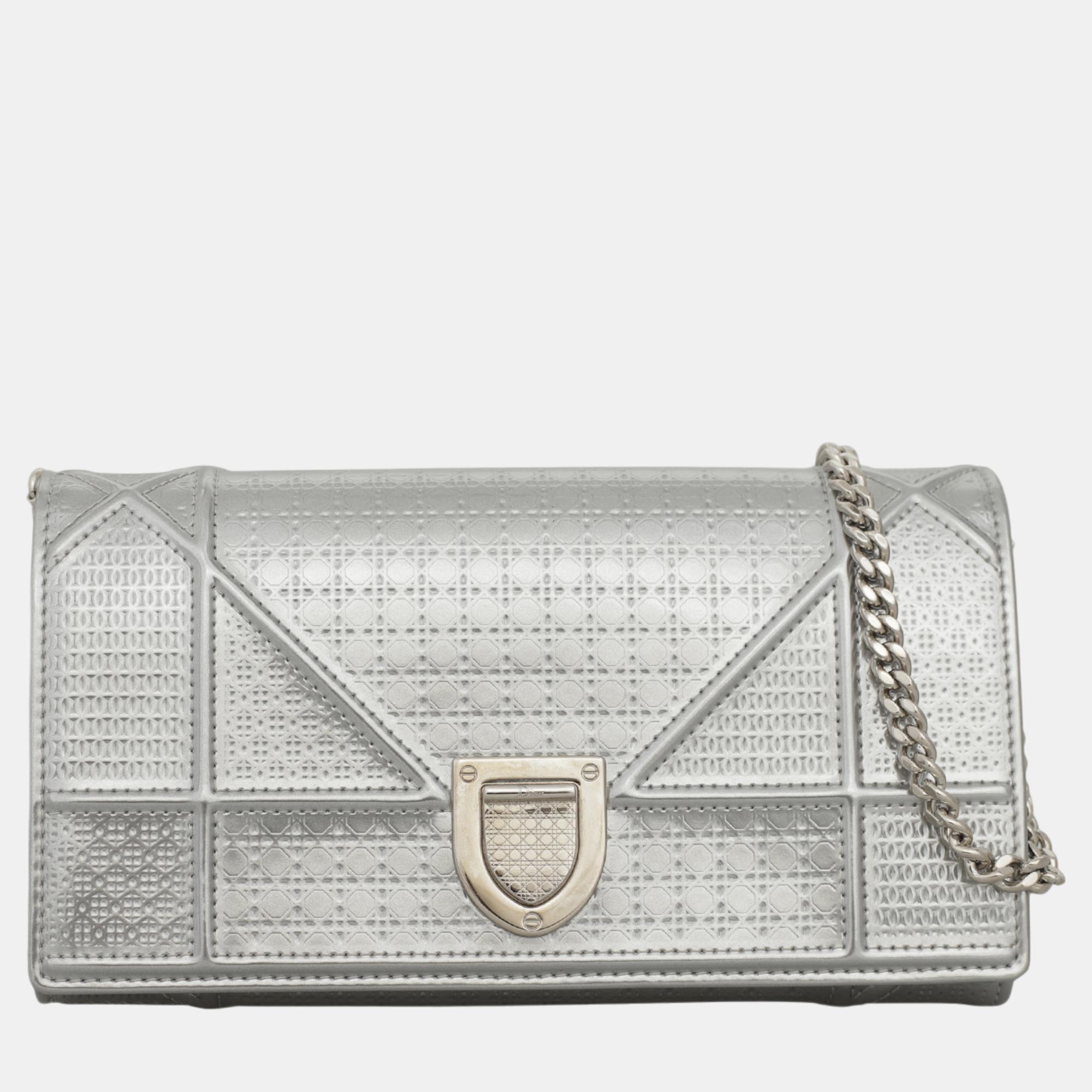 Pre-owned Dior Ama Wallet On Chain Bag In Silver