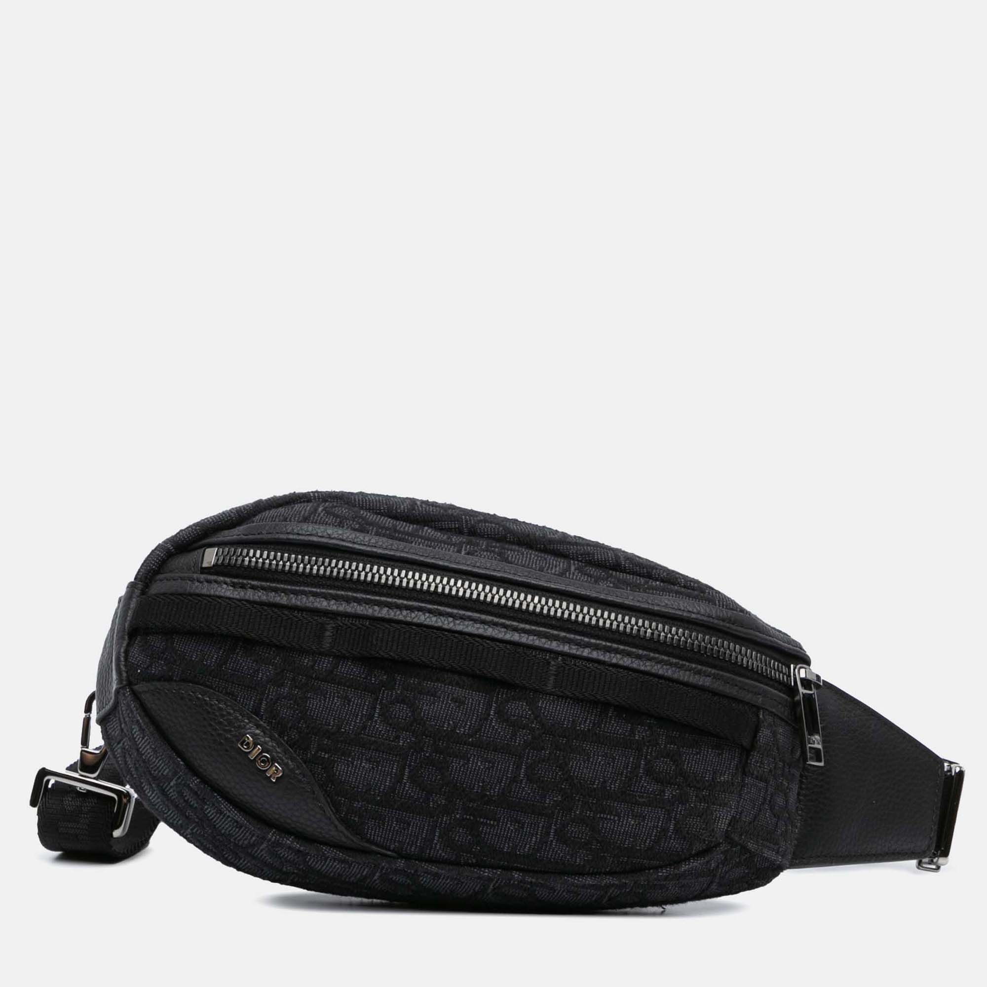 

Dior Black Oblique Scarab Sling
