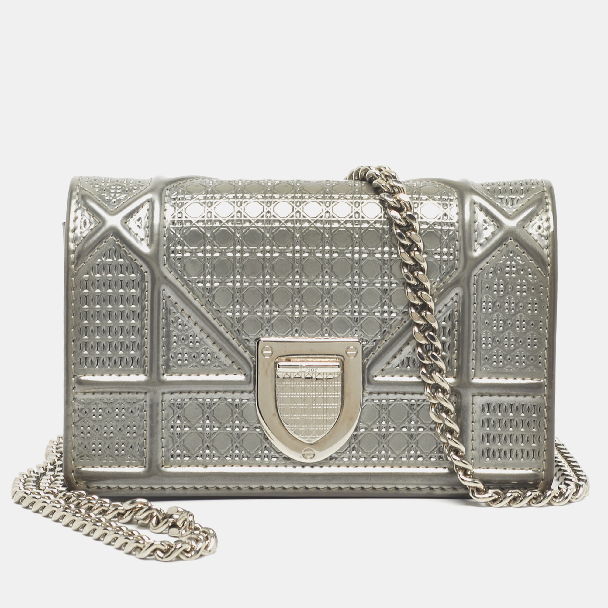 

Dior Grey Microcannage Patent Leather Baby Diorama Shoulder Bag