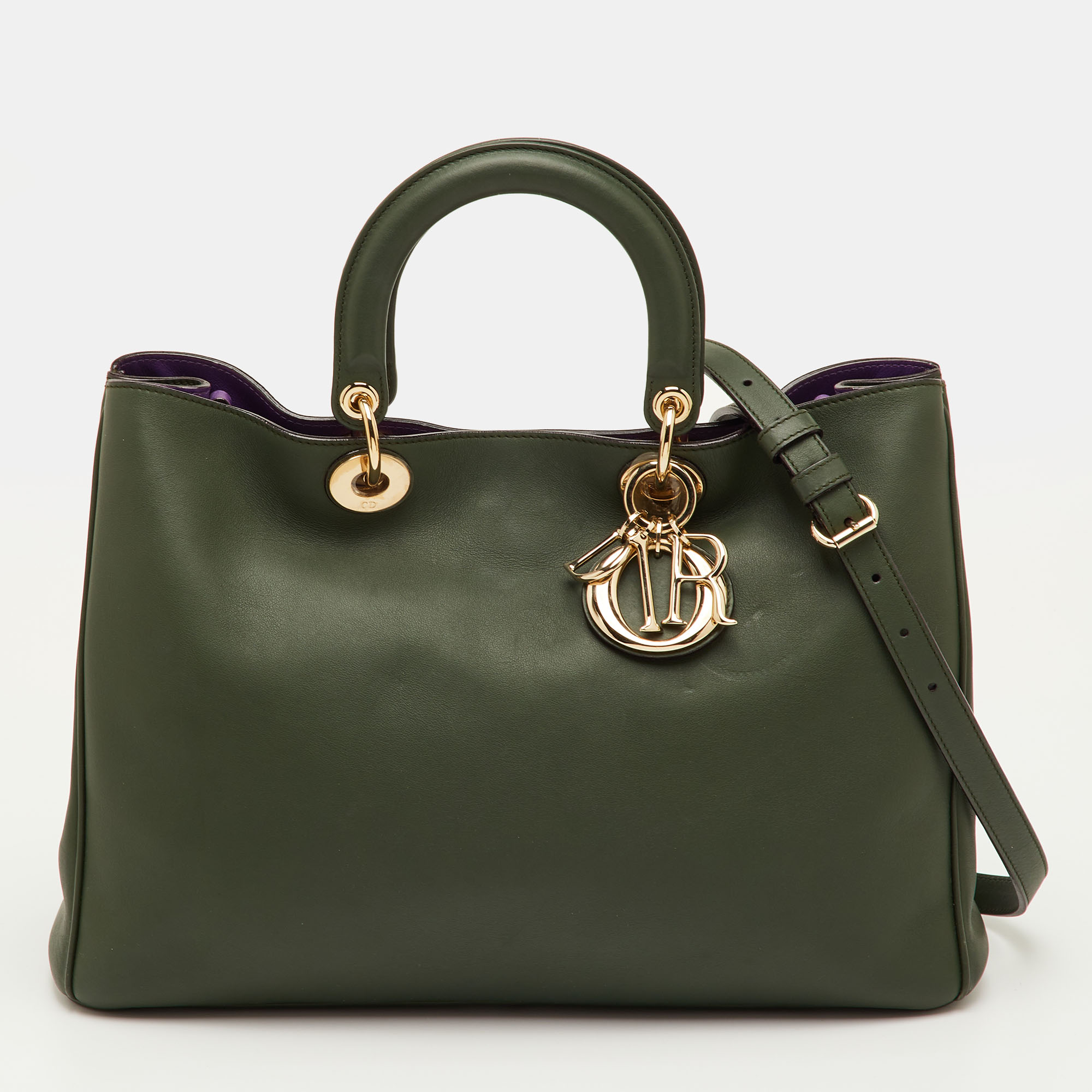 Click to view more detailed imagery on our partner's website Pre-owned Dior Issimo Large Dark Green Leather Shopper Tote