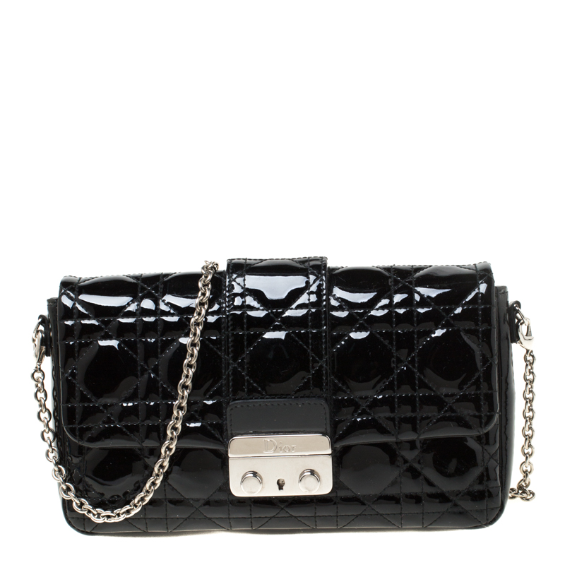 مملوكة مسبقًا Dior Black Patent Leather New Lock Chain Clutch Bag