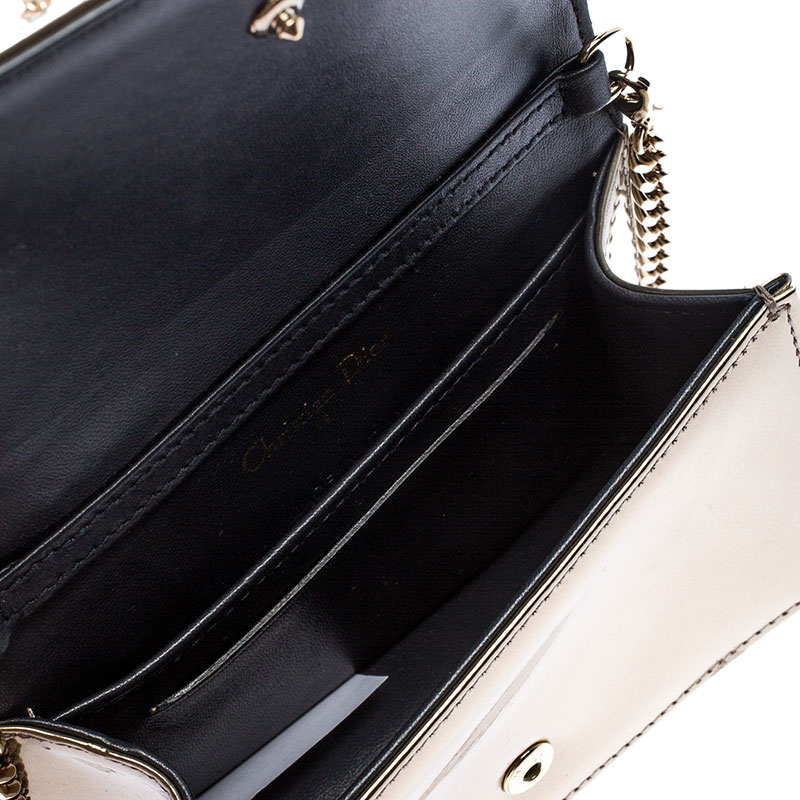 

Dior Gold Micro Cannage Patent Leather Baby Diorama Shoulder Bag