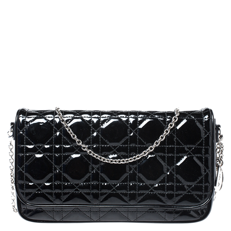 مملوكة مسبقًا Dior Black Patent Leather Chain Clutch