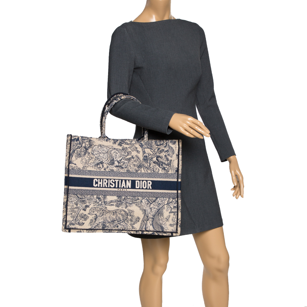 

Dior Beige/Blue Embroidered Canvas Toile de Jouy Book Tote