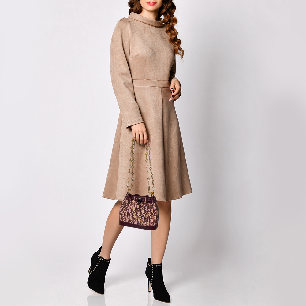 

Dior Burgundy Oblique Canvas and Leather Drawstring Chain Bucket Bag