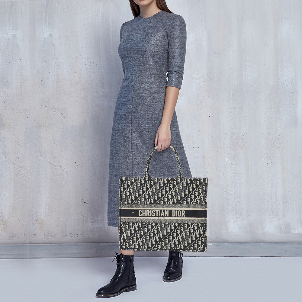 

Dior Navy Blue Oblique Embroidery Canvas Book Tote