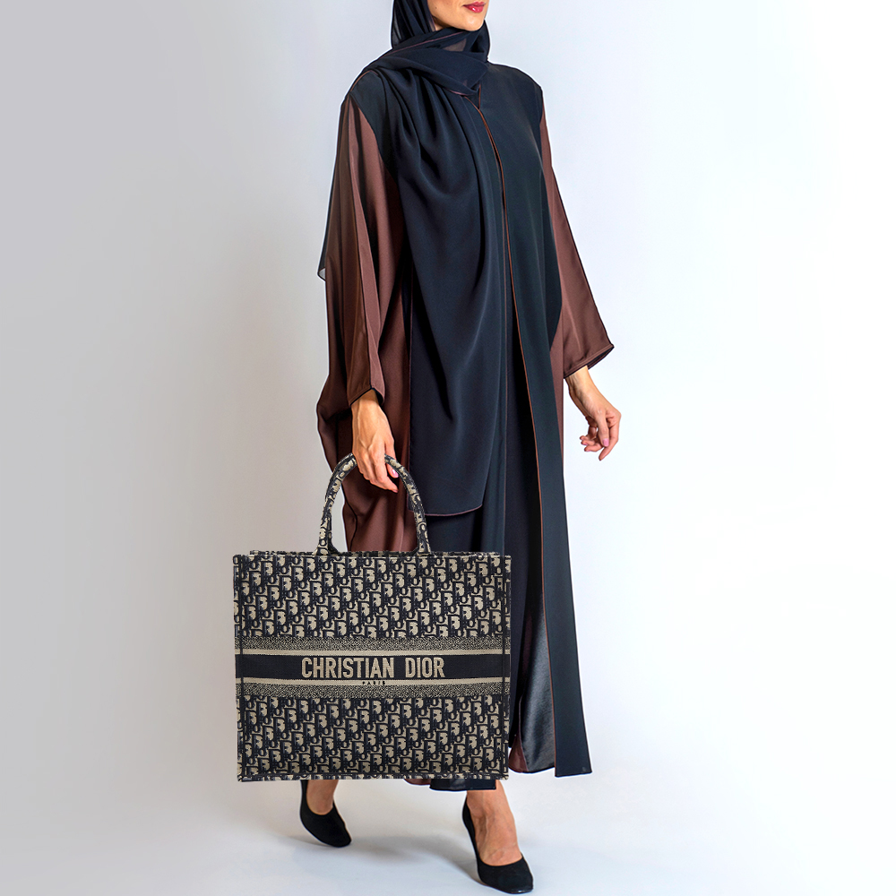 

Dior Navy Blue Oblique Embroidery Canvas Book Tote