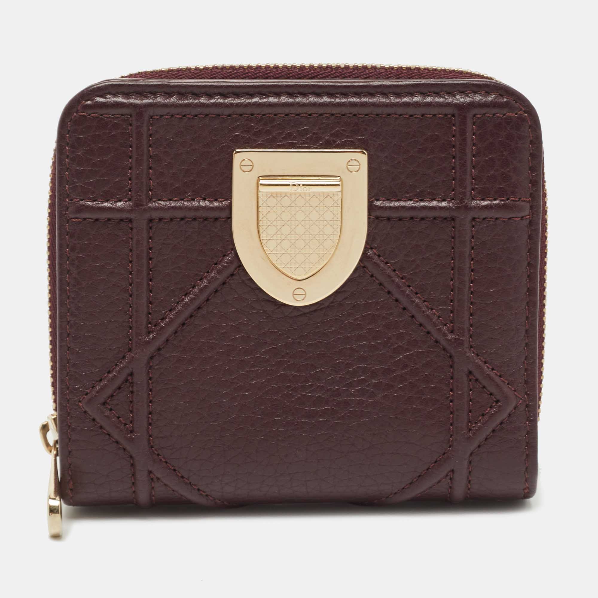 Pre-owned Dior Ama Zip Compact Wallet In Burgundy