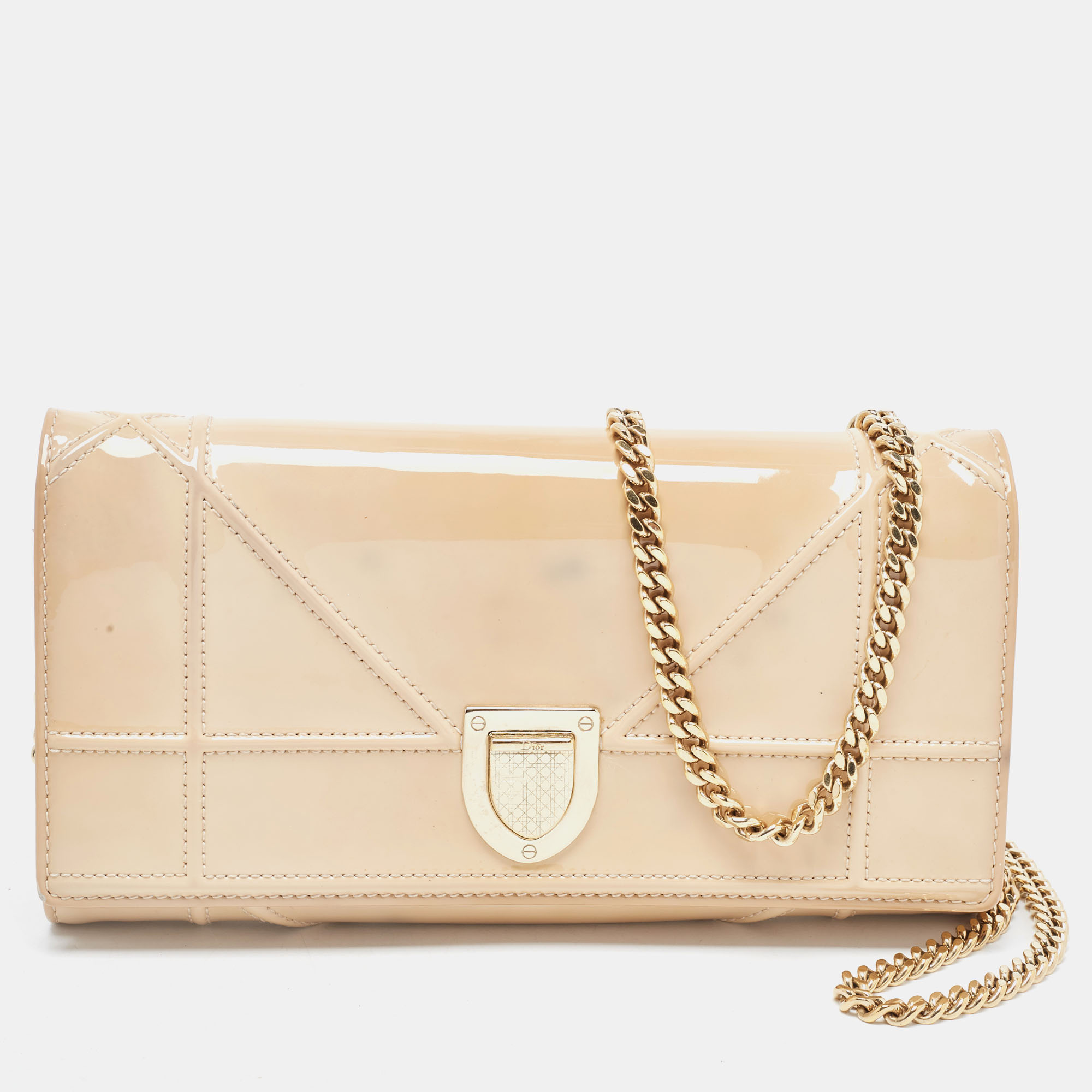 

Dior Beige Patent Leather Diorama Wallet On Chain