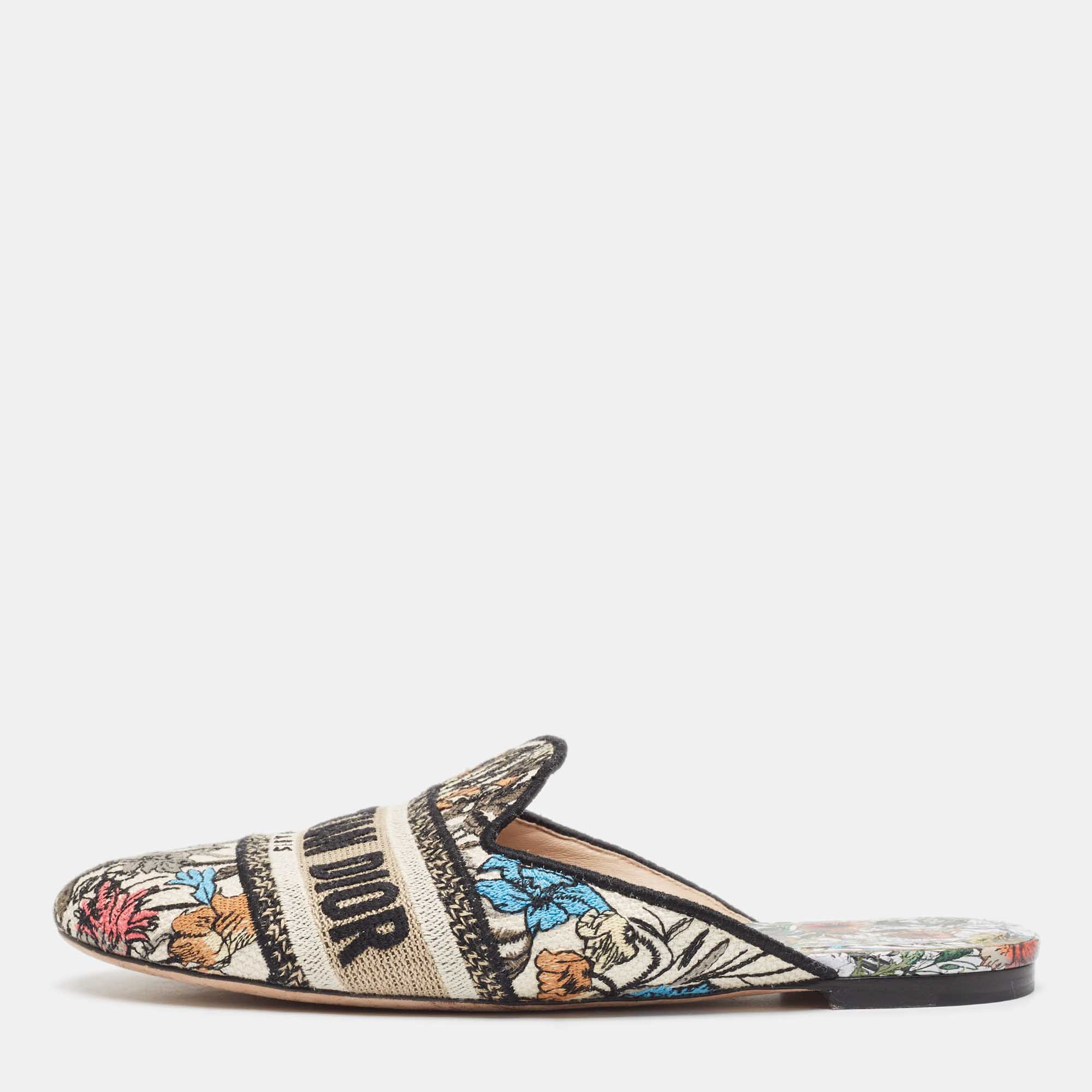 

Dior Multicolor Canvas Embroiaded Dway Mules Size