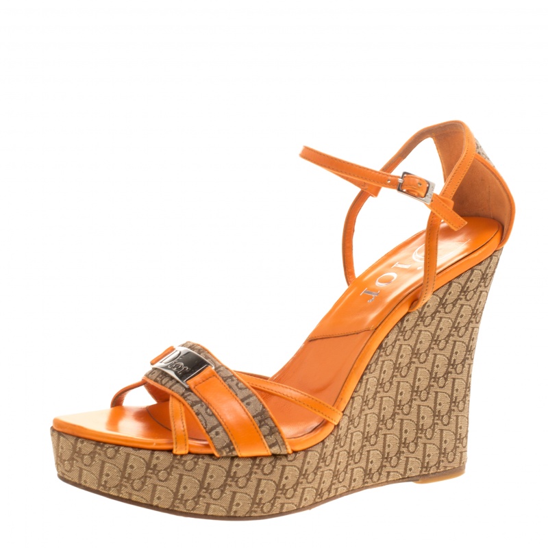 Pre Owned صندل ديور نعل روكي ديوريسيمو كانفاس وجلد وردي مقاس 39