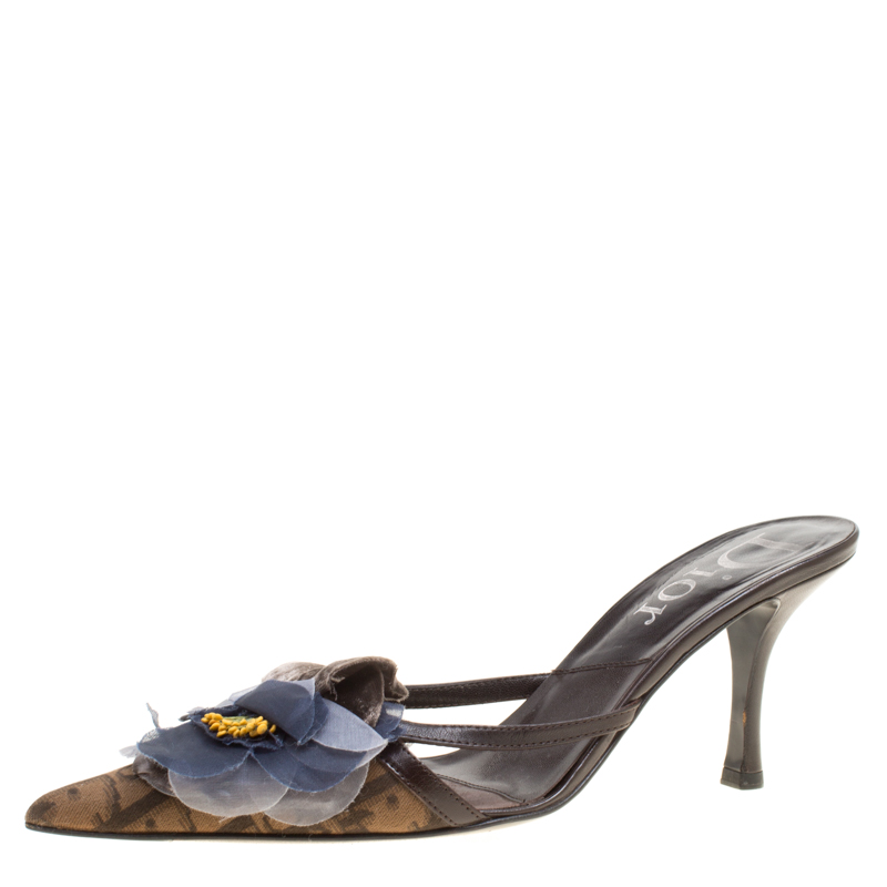 Pre Owned حذاء سلايدز ديور مقدمة مدببة أبليك زهور كانفاس ديوريسيمو بني مقاس 37