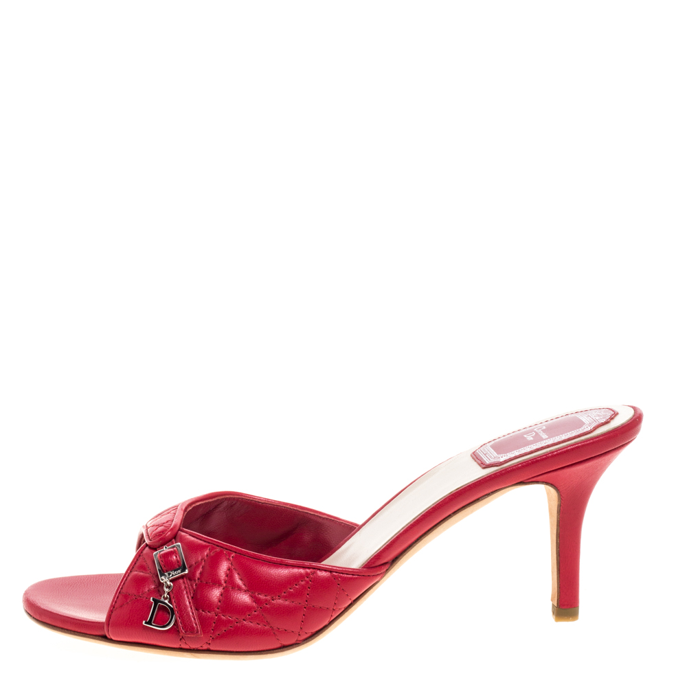 

Dior Red Quilted Leather Buckle Detail Open Toe Sandals Size