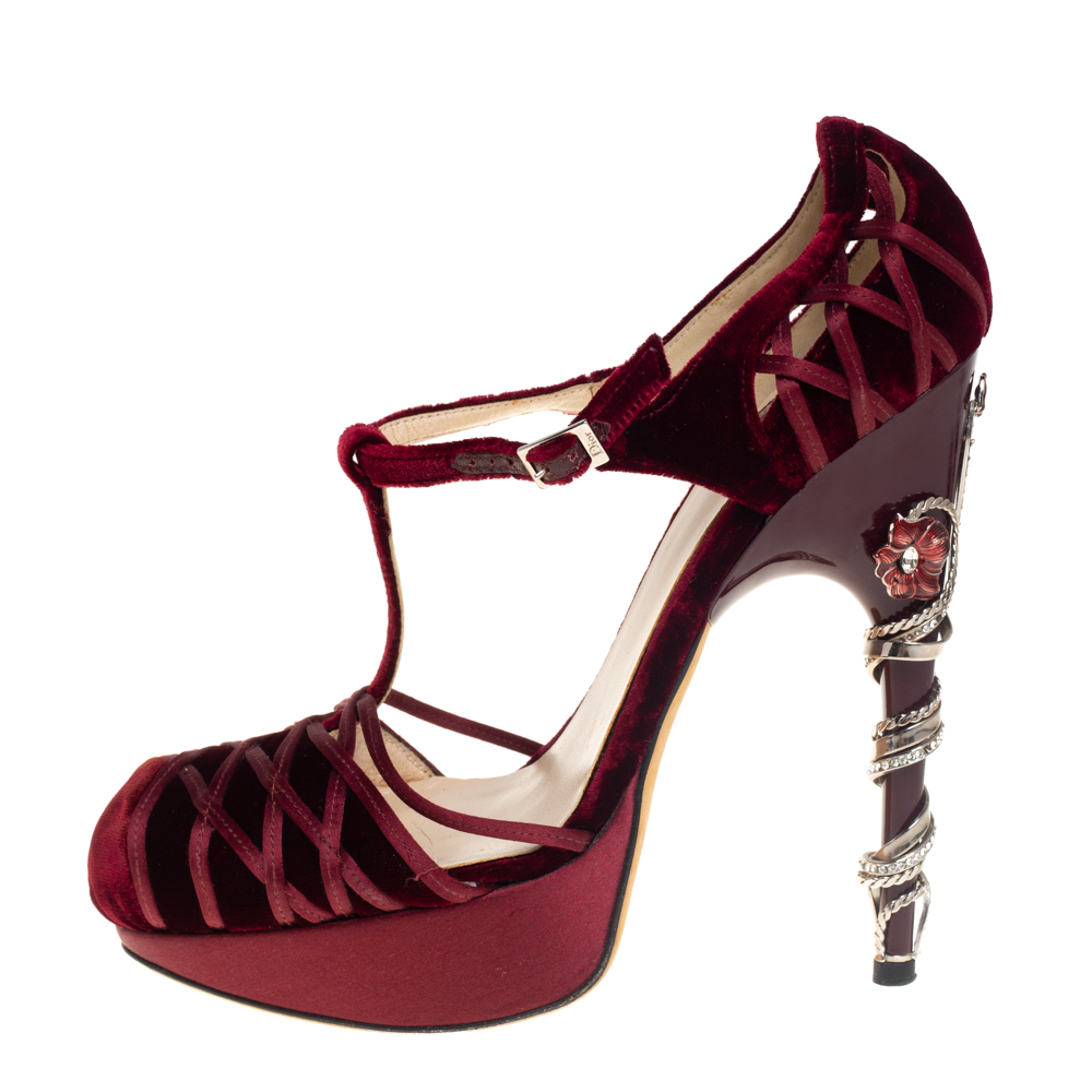 

Dior Burgundy Velvet and Satin Platform Floral Embellished Heel Pumps Size