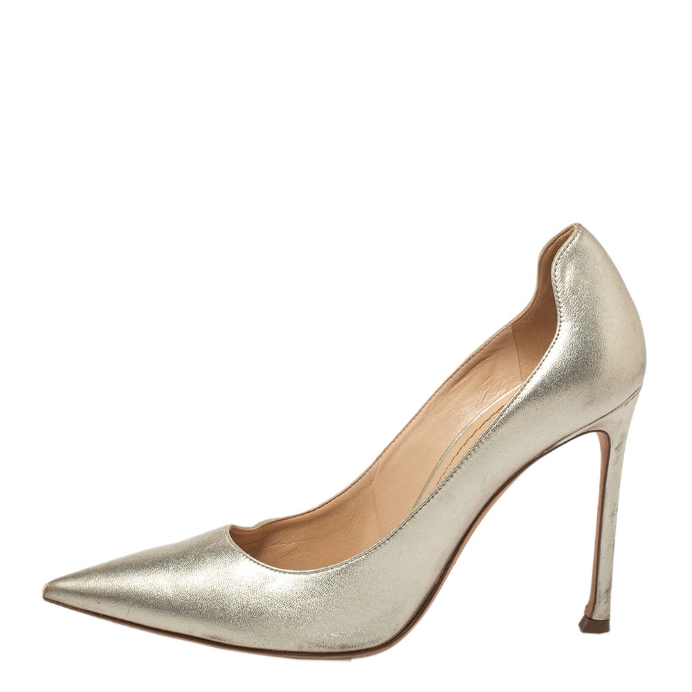

Dior Gold Leather Pointed Toe Pumps Size
