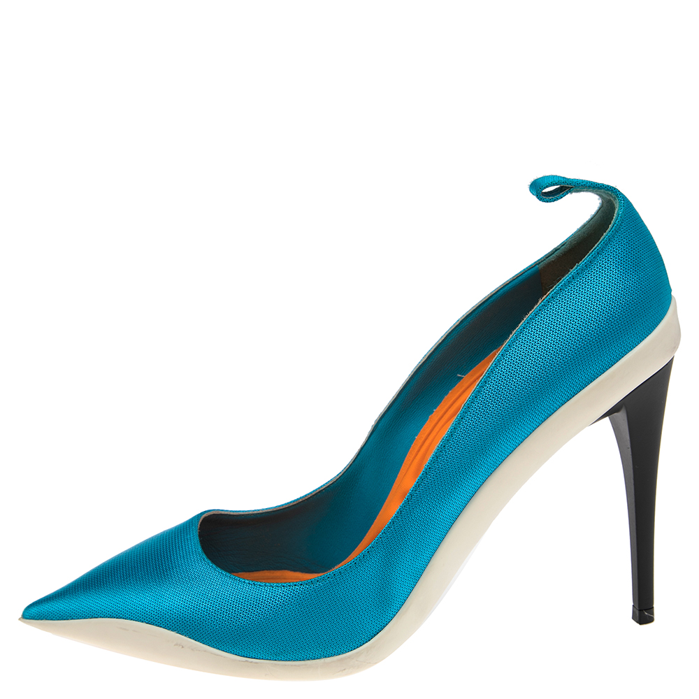 

Dior Blue Canvas Pointed Toe Pumps Size