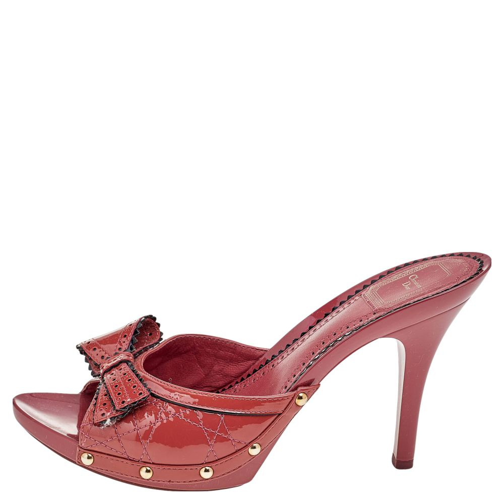 

Dior Pink Cannage Patent Leather Bow Slide Sandals Size