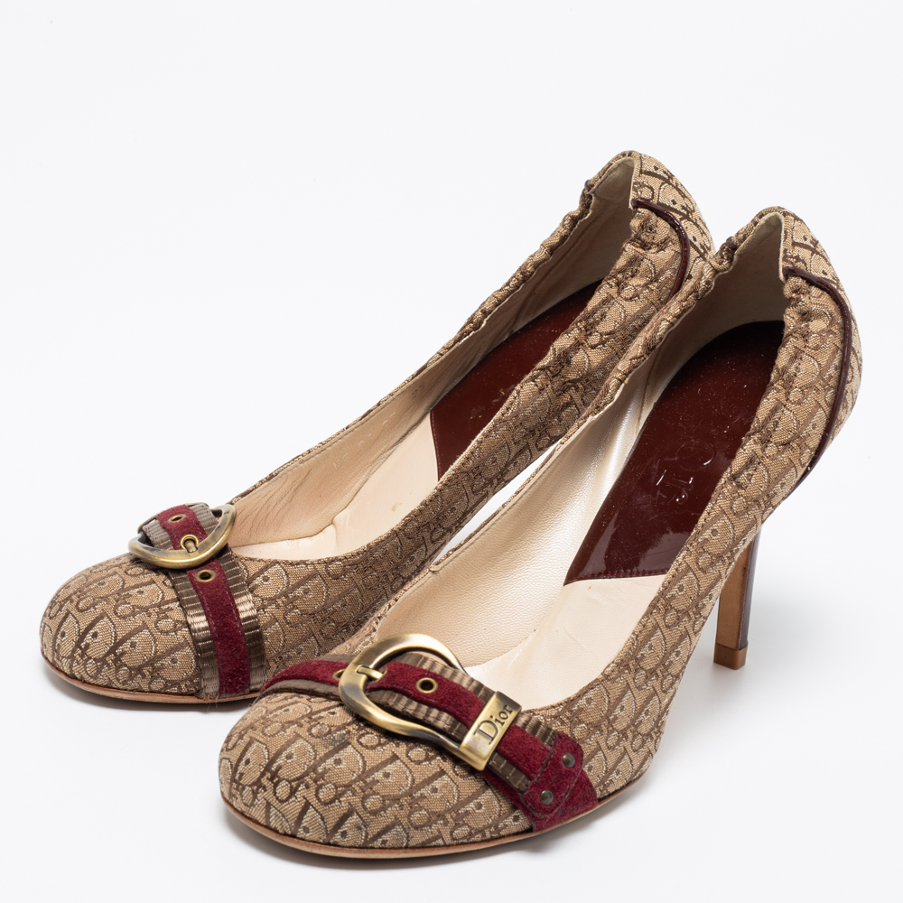 

Dior Beige/Burgundy Logo Canvas And Leather Trim Buckle Detail Pumps Size