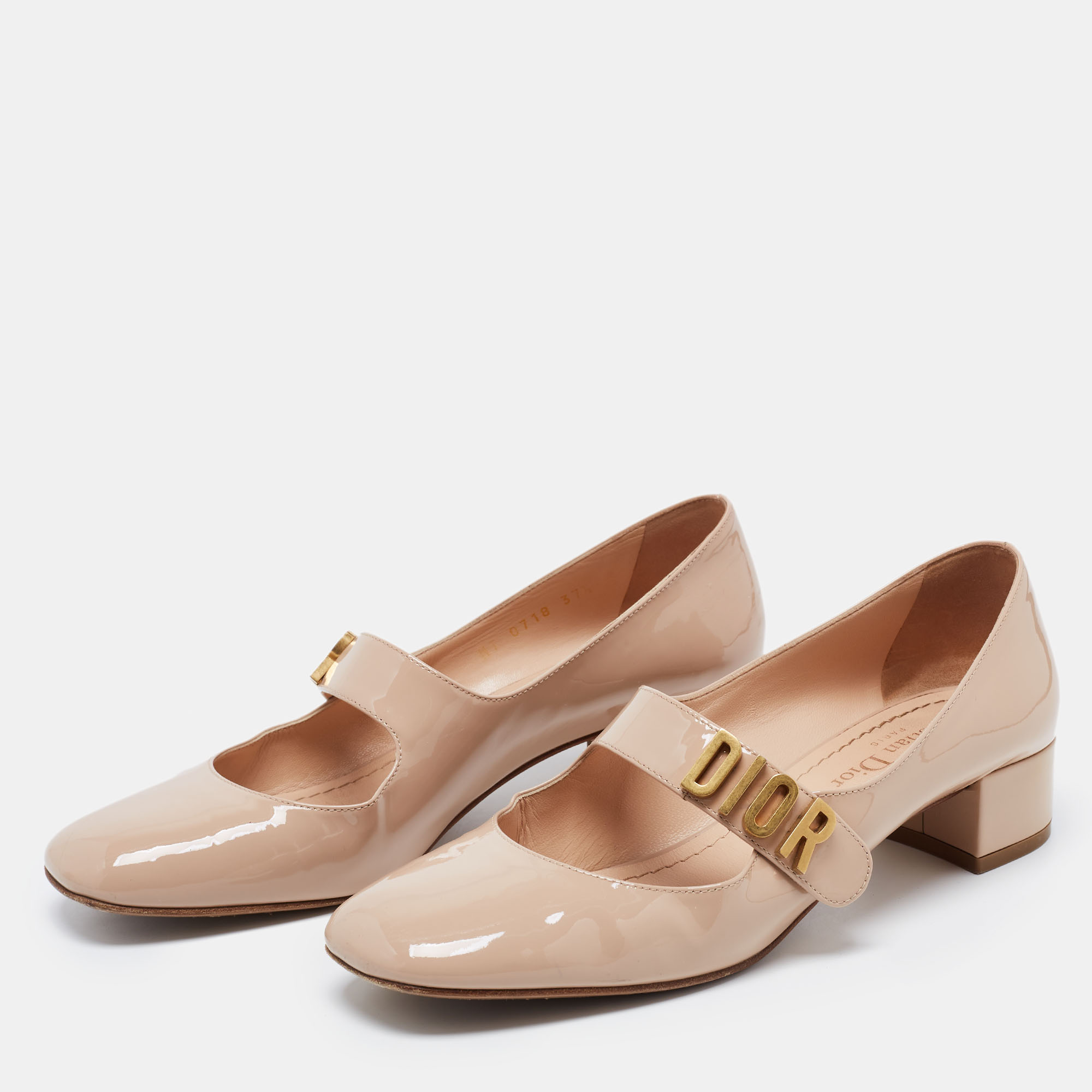 

Dior Beige Patent Leather Baby-D Mary Jane Pumps Size