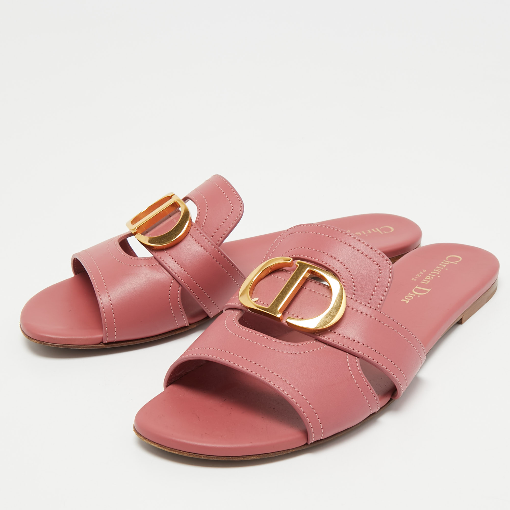 

Dior Pink Leather 30 Montaigne Flat Slides Size