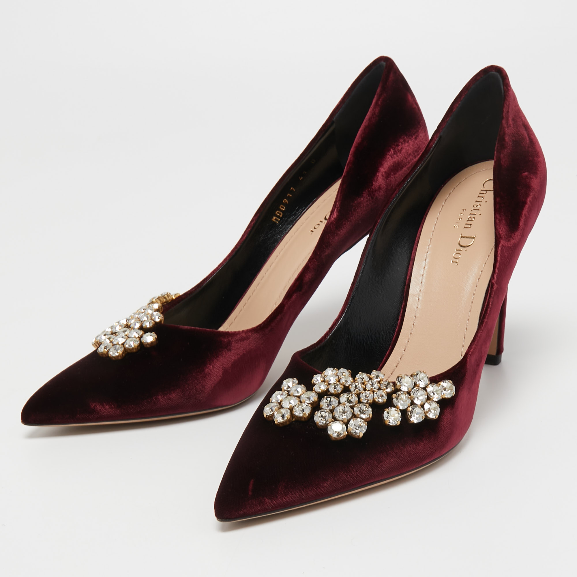 

Dior Burgundy Velvet Crystal Embellishments Pumps Size