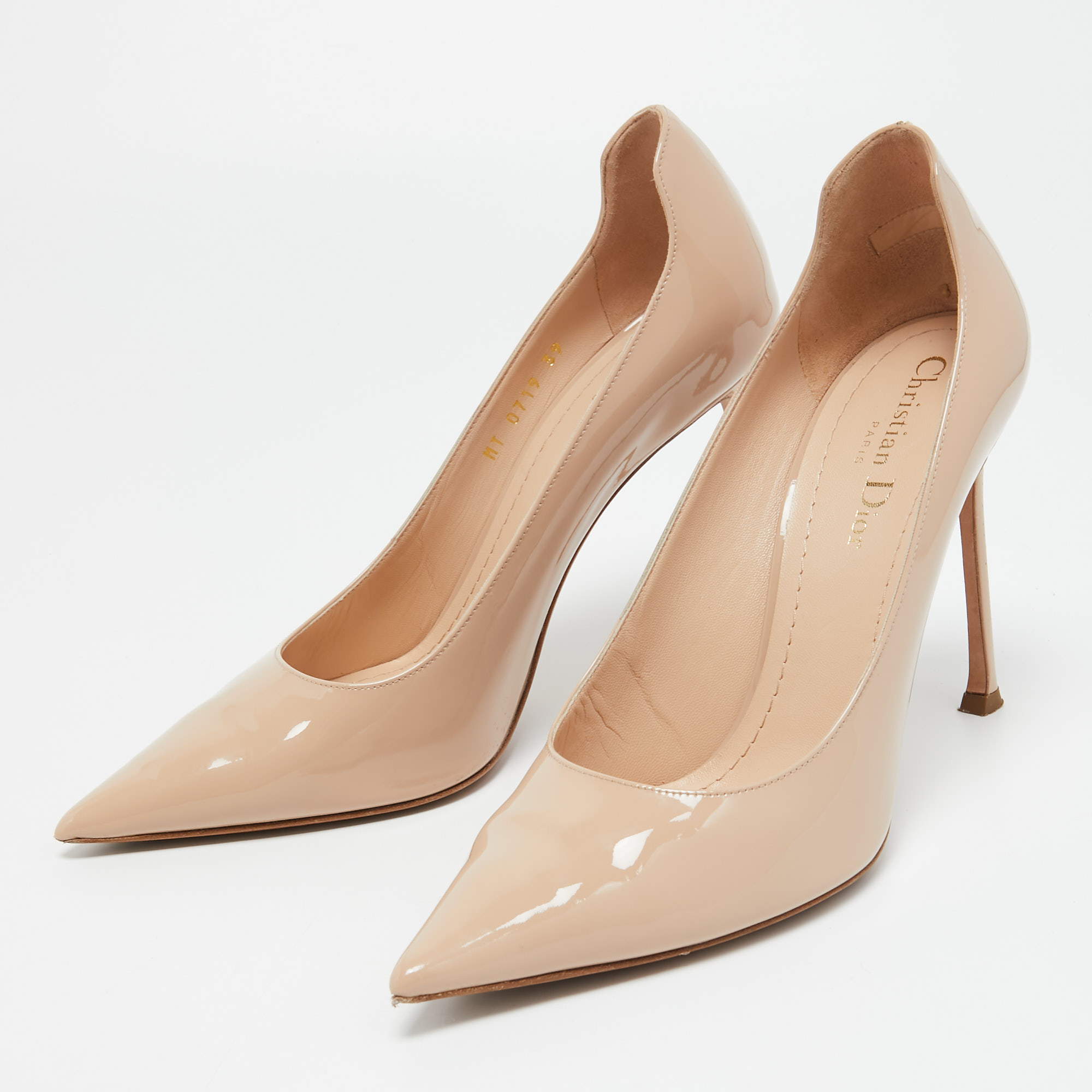 

Dior Beige Patent Leather Pointed Toe Pumps Size