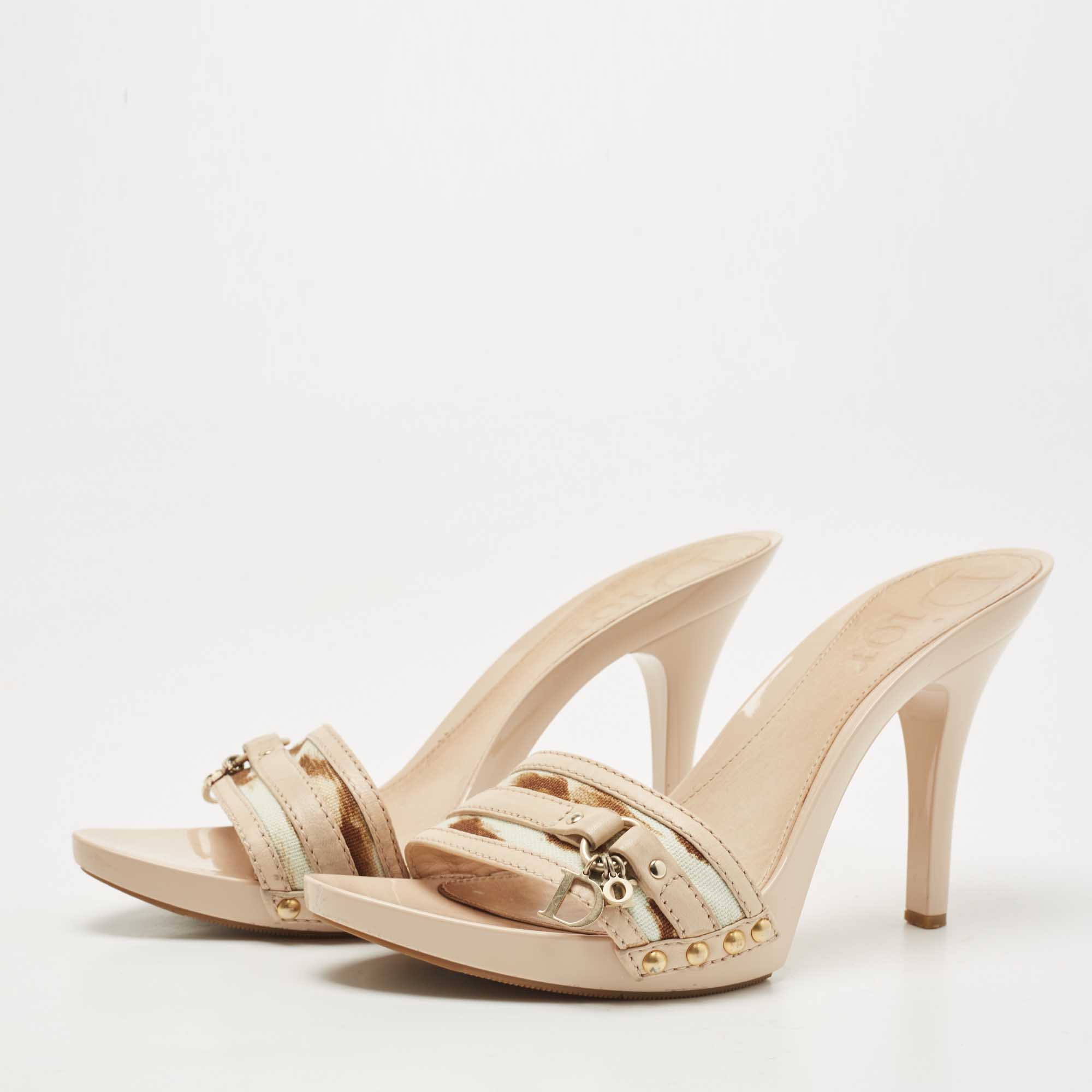

Dior Beige Leather and Canvas Slide Sandals Size