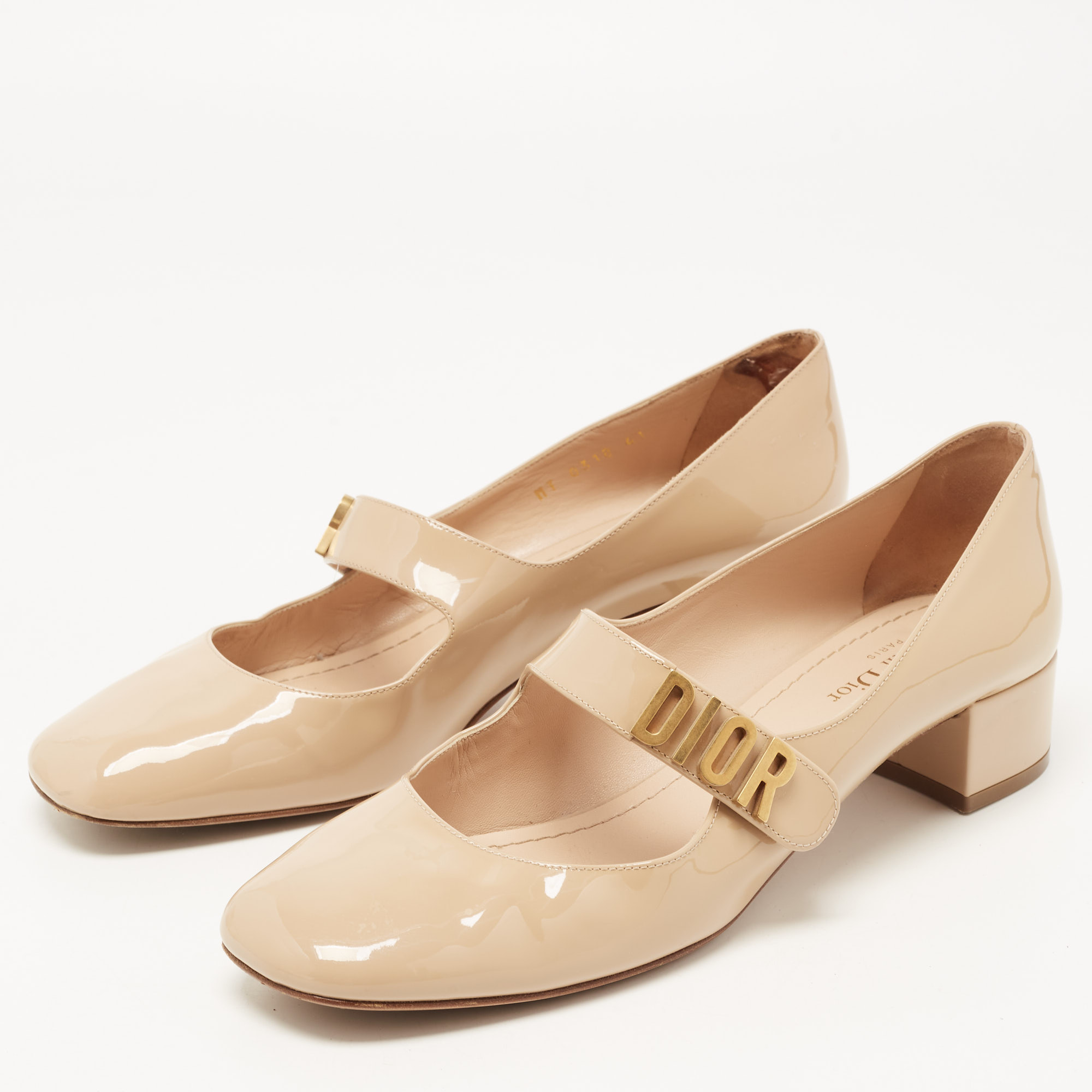 

Dior Beige Patent Leather Baby-D Ballet Pumps Size