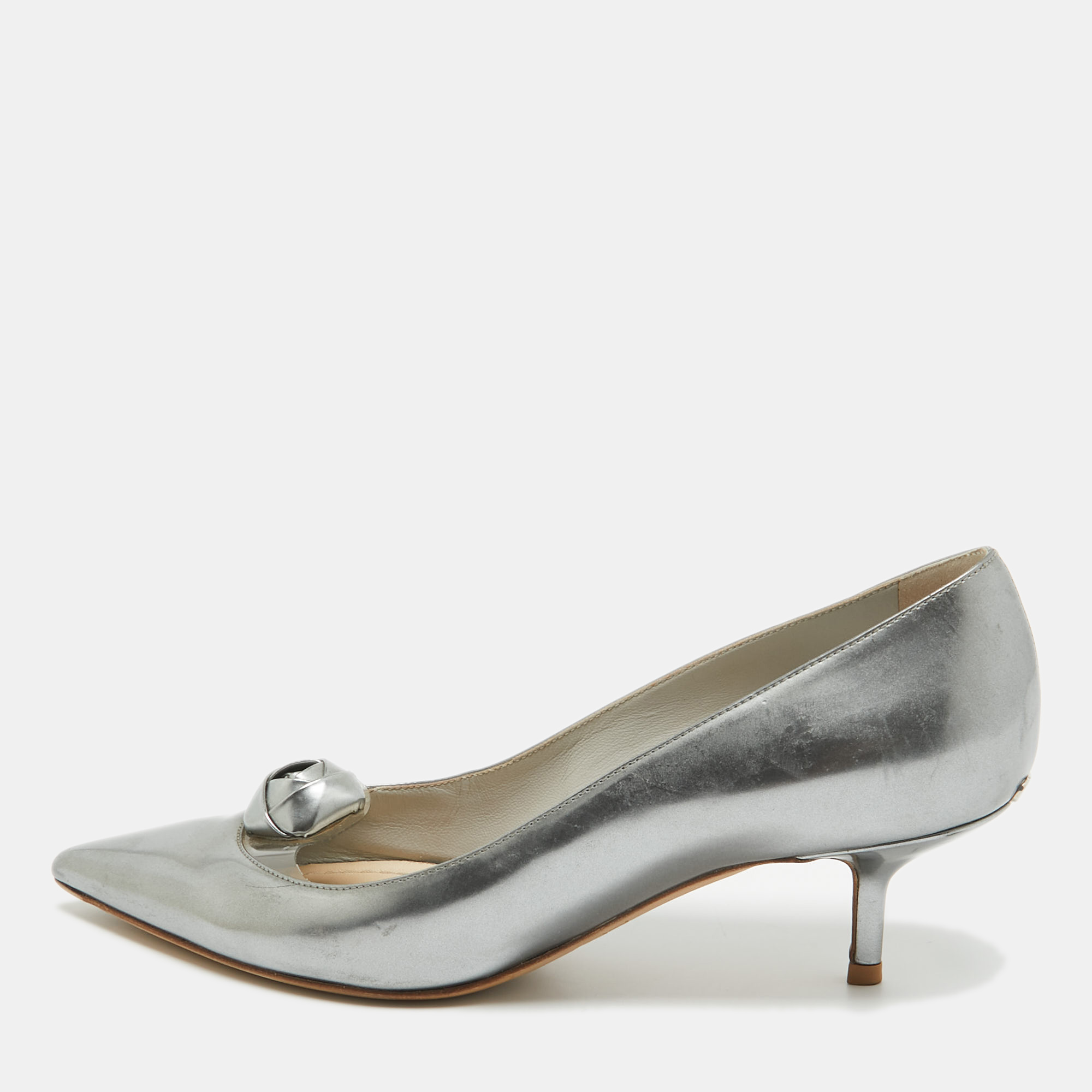 

Dior Grey Leather Rose Applique Pumps Size