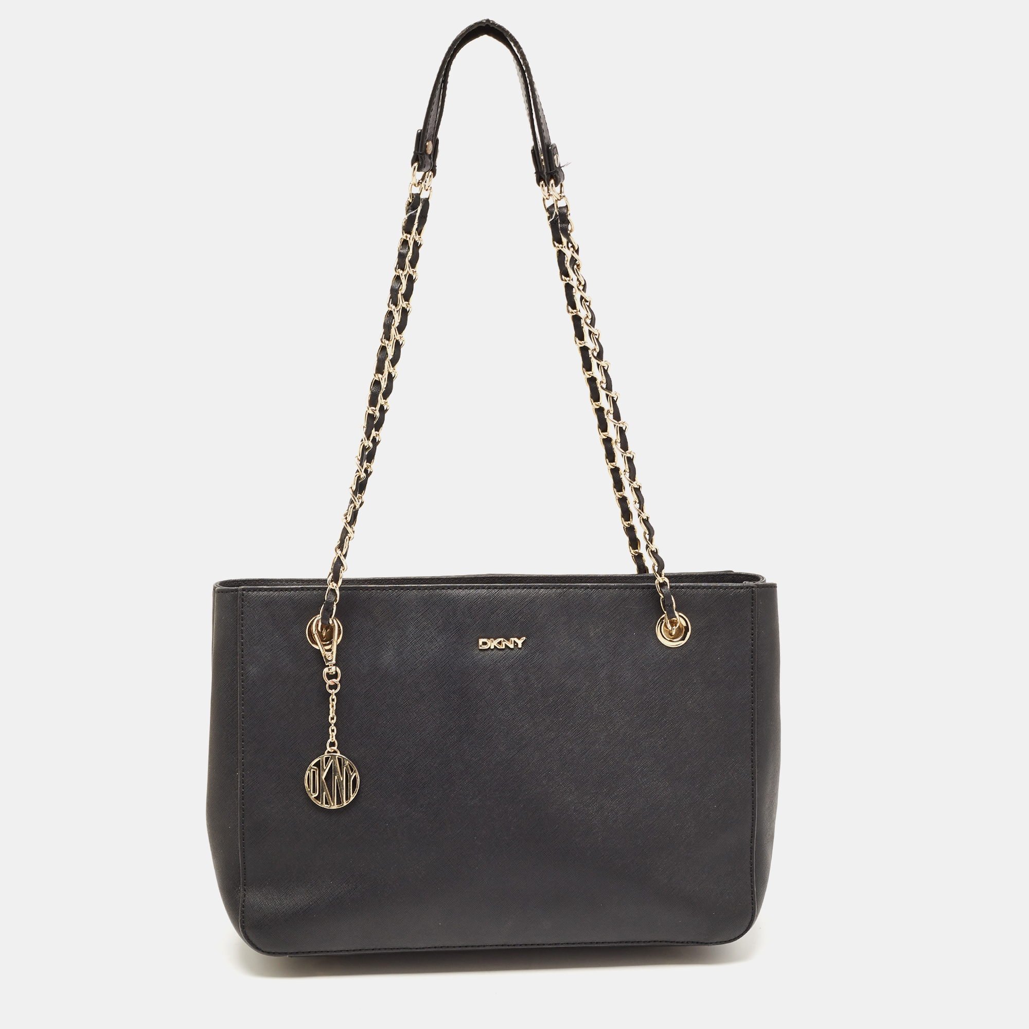 A classic handbag comes with the promise of enduring appeal boosting your style time and again. This designer bag is one such creation. It's a fine purchase.