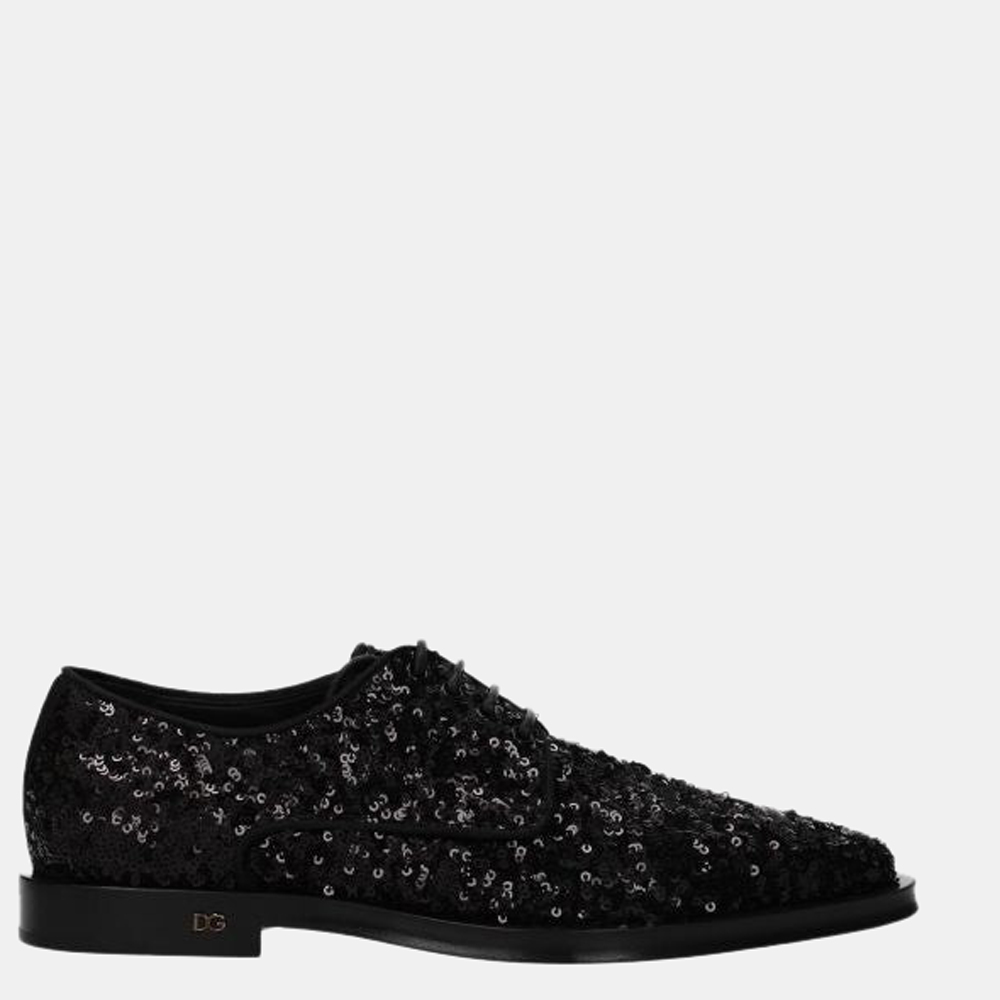 The house of Dolce and Gabbana brings you this beautiful pair of casual sneakers for the fun and trendy amongst us. It has a black base exterior with sequins on top. It has a closed toe design with a lace up style. Pair with denims.