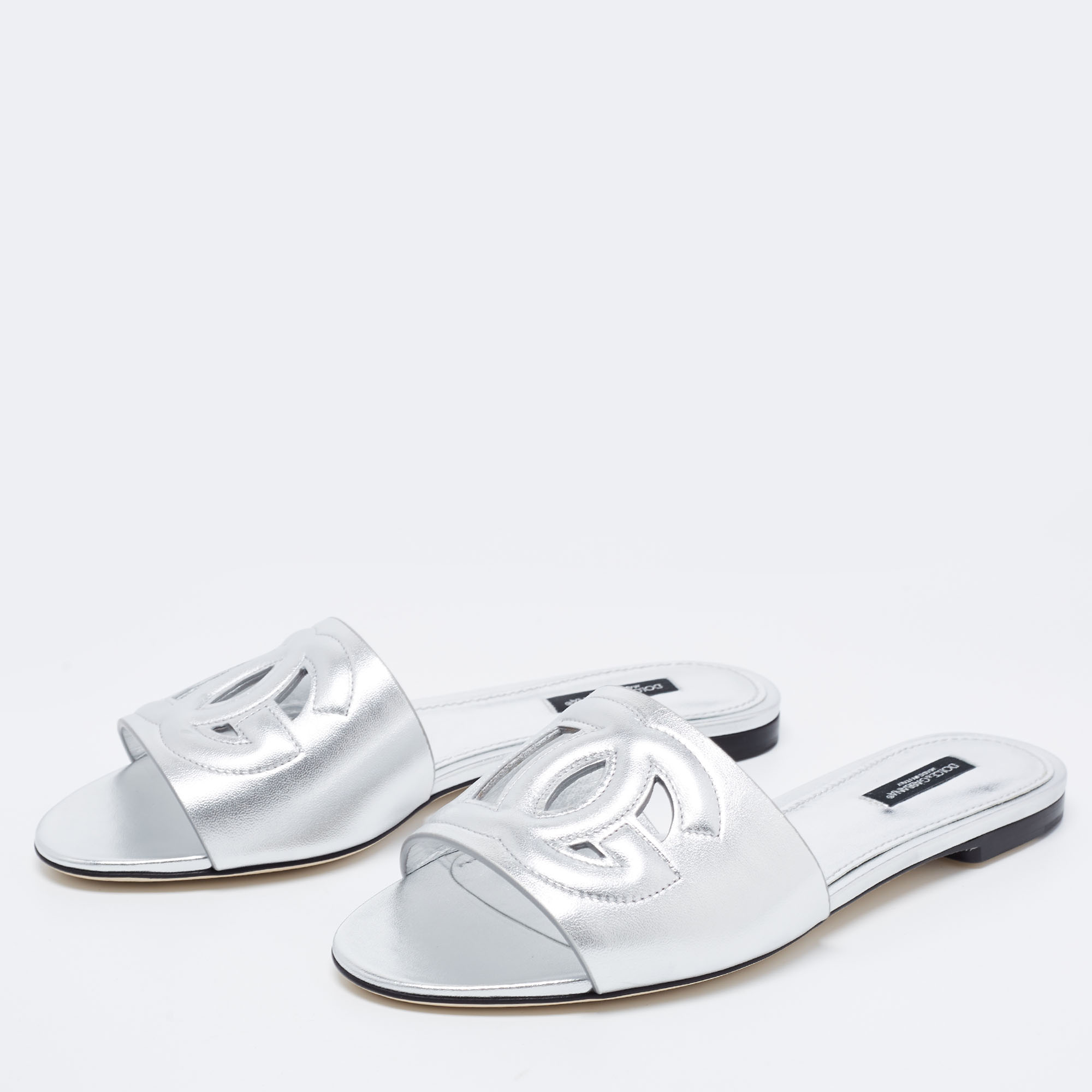 

Dolce & Gabbana Silver Leather Logo Flat Slides Size