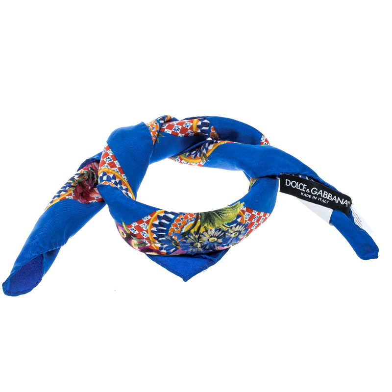 مملوكة مسبقًا وشاح دولتشي اند غابانا حرير بنقوش مامبو متعدد الألوان مربع